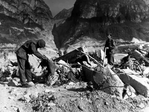 "La diga del Vajont svettava intatta ma Longarone non esisteva più"