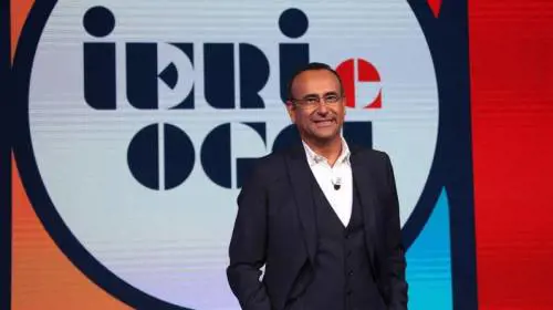 Carlo Conti è un disastro in cucina ma in televisione trionfa