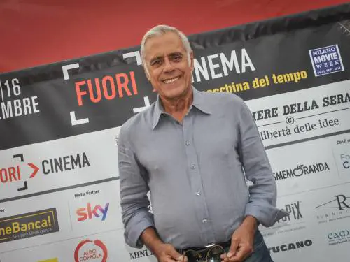 Problemi di salute per il comico Teo Teocoli: spettacoli annullati