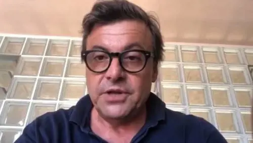 Calenda se la prende col Pd: "Presi a schiaffi da Di Maio"
