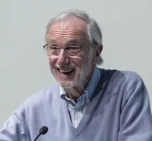 L'asta "anti Salvini" con oggetti donati da Piano e Toscani