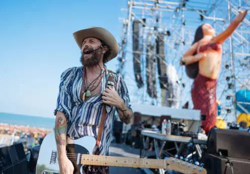 Jovanotti sull'ambiente predica bene ma razzola male