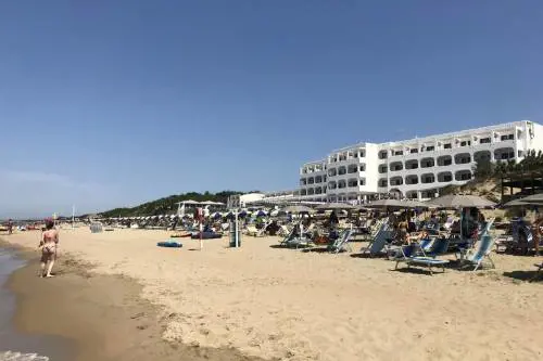 Salta il comizio di Salvini a Sabaudia