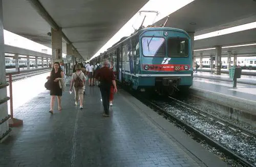 Venezia, molesta donna e picchia capotreno: lo straniero è già libero
