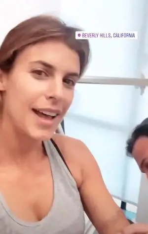 Elisabetta Canalis cancella il tatuaggio sul braccio