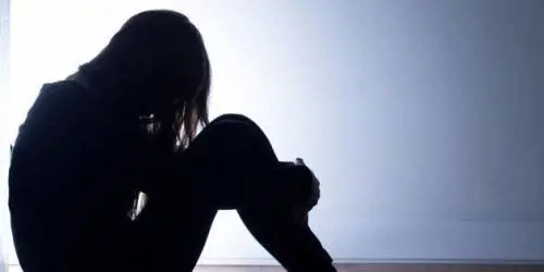Minacce, botte e offese alla moglie davanti ai figli: arrestato un 42enne