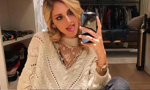 Chiara Ferragni hot senza reggiseno fa intravedere tutto