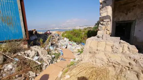 Napoli, la ex Corradini ridotta a macerie