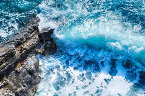 Tuffi pericolosi in Salento: ragazzo rischia di restare paralizzato
