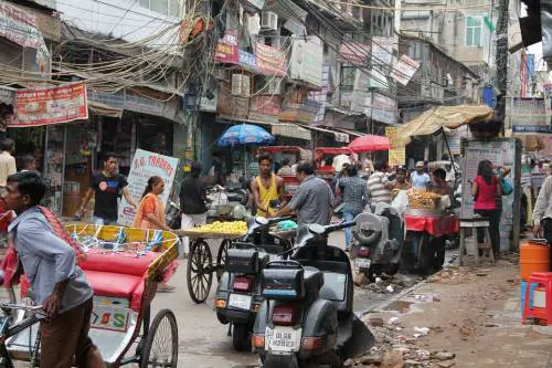 Orrore in India: marito perde la scommessa e fa violentare la moglie
