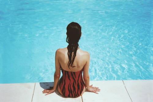 Barcellona dice sì al topless libero in piscina