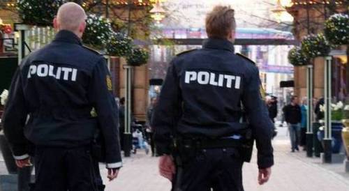 Copenaghen, esplosione a stazione di polizia. Avvistato un uomo sospetto