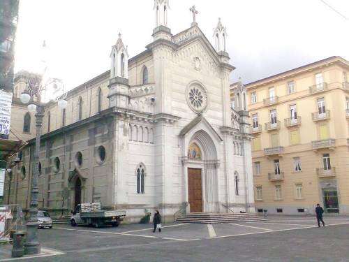 I rom i molestano fedeli che vanno in chiesa: il blitz dei vigili