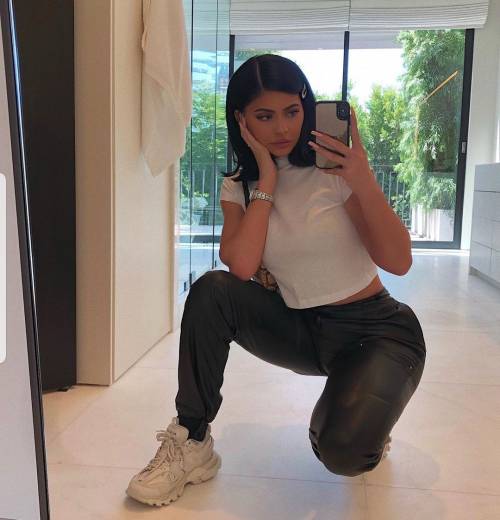 Kylie Jenner spende milioni per il suo yacht di compleanno