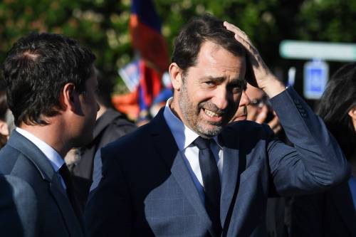 Fece propaganda pornografica. E il ministro imbarazza Macron