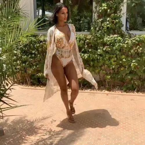 Fanny Neguesha bollente su Instagram: gli scatti dell'ex di Balotelli