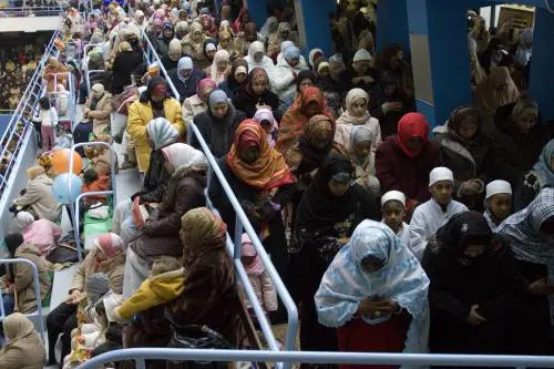 Una "festa del sacrificio" scortata dai carabinieri Presidio degli animalisti