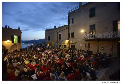 Teatro in riva al mare, un «Paradiso» per milanesi