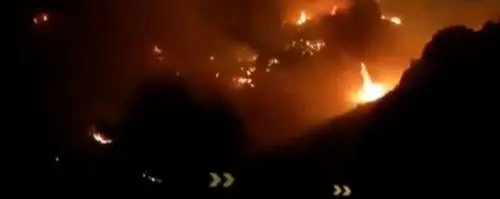 Incendio devasta le Canarie: mille persone evacuate