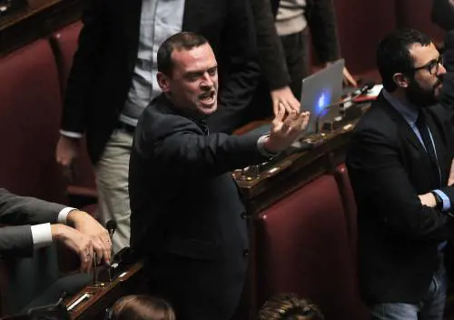 "Accordo con altri partiti". E i 5S applaudono l'ipotesi senza le elezioni