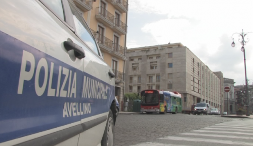 Molestano i fedeli all'ingresso della chiesa, rom allontanati