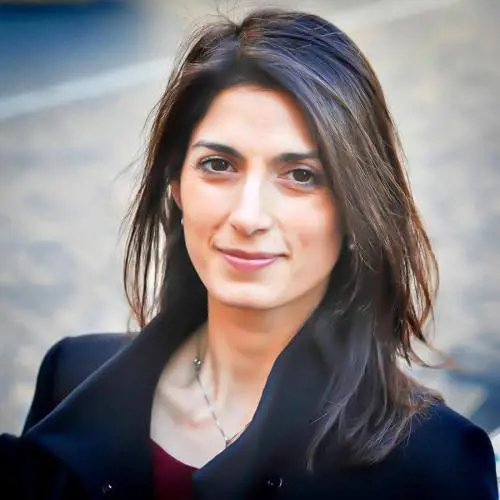 La Raggi raddoppia lo stipendio al suo segretario