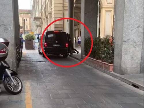 Torino, donna sequestrata in piazza San Carlo: fermati tre stranieri