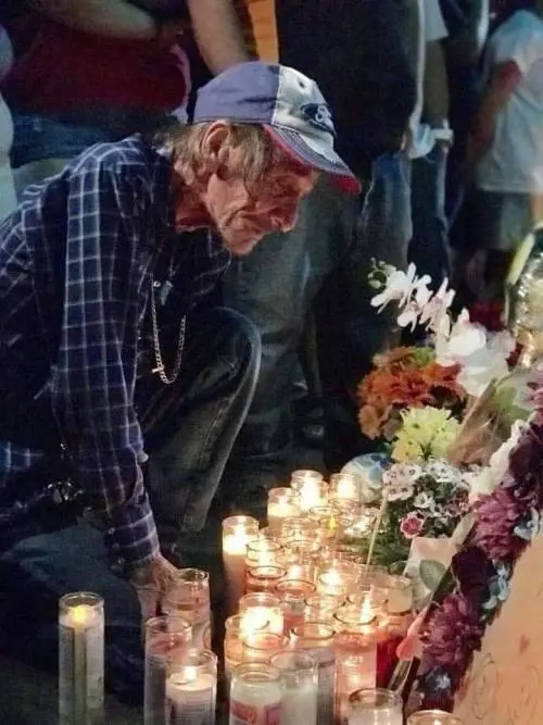 La moglie morta a El Paso era la sua unica parente: al funerale invita la città