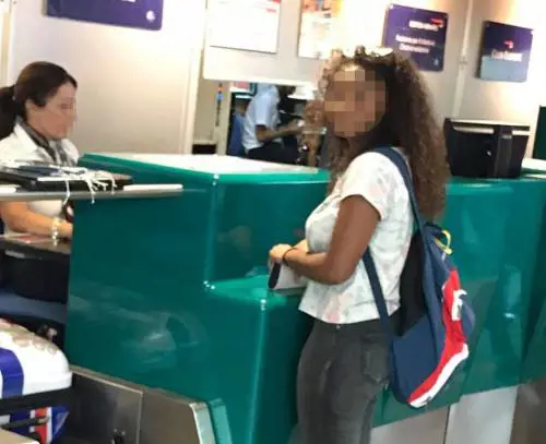 "Negra di m...a". Insulti alla figlia dell'assessore di Ostia