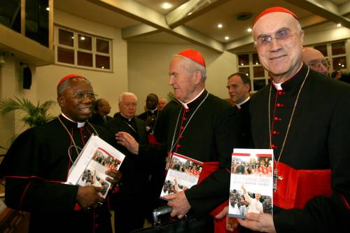 Il cardinale tuona contro i buonisti: "Non dite ai migranti di partire"