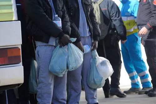 Il medico di Lampedusa nei guai perché i migranti non sono malati
