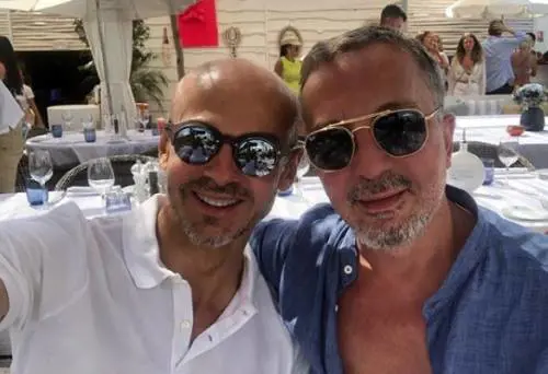 Enzo Miccio mostra sui social il compagno, ma un dettaglio non sfugge ai fan