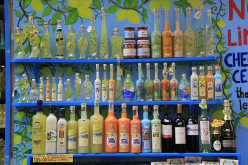 Benevento, viene avvolto dalle fiamme mentre prepara un liquore: 27enne grave in ospedale