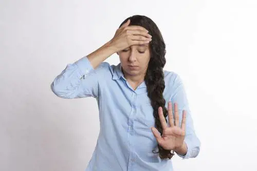 Giramenti di testa: le cause e i rimedi naturali
