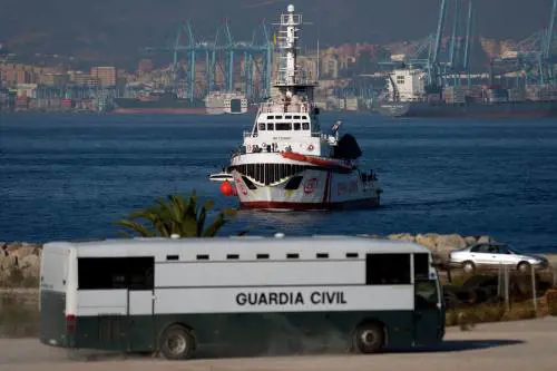 Open Arms, la Guardia Costiera impone fermo per gravi irregolarità