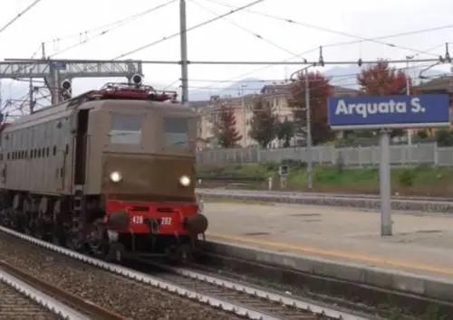 Treno si guasta 2 volte, ritardo di 200 minuti: aggredito capotreno