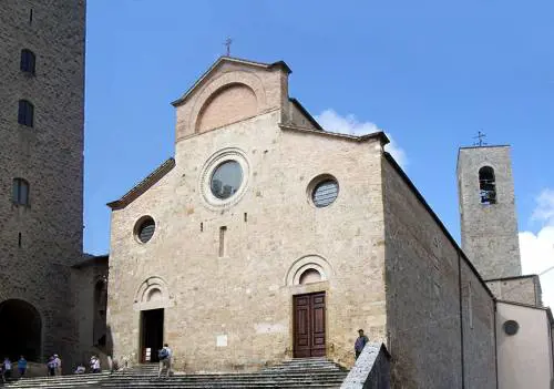 Turista colpita da una freccia in centro, indagini a San Gimignano