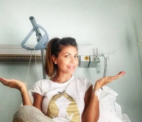 Flora Canto in ospedale: “Estate di flebo, digiuni e un intervento andato bene”
