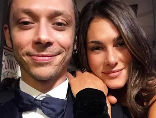Valentino Rossi dedica un post alla compagna per i suoi 26 anni