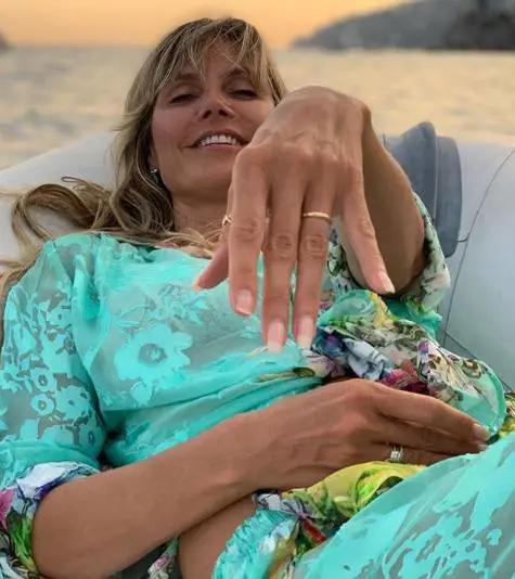 Heidi Klum in topless su Instagram, offese da parte degli utenti