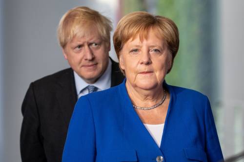 La Merkel trema per la Brexit e apre anche a Johnson