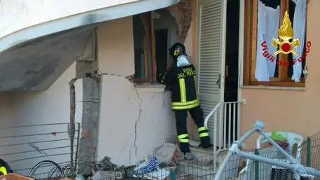Paura a Giugliano, esplode una villetta: due feriti gravi