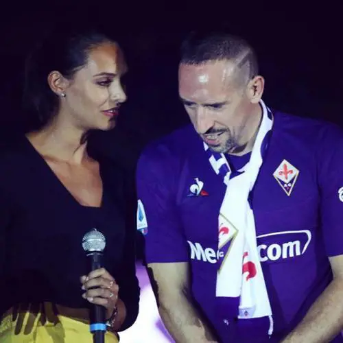 Fiorentina, ecco chi è Alessia Enriquez. L'interprete che ha rubato la scena a Ribery