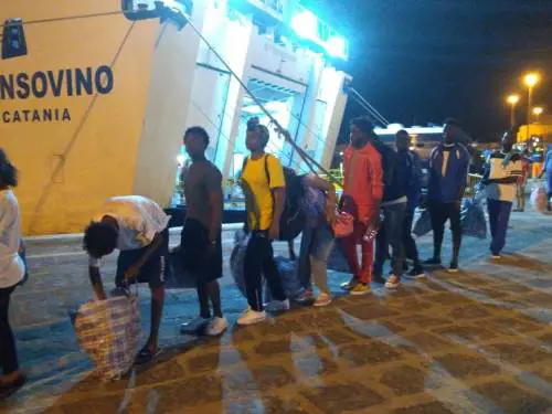 Lo sbarco dei migranti della Open Arms a Porto Empedocle 