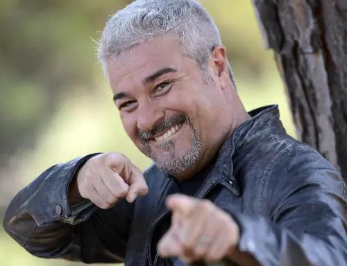 Pino Insegno felice per il quarto figlio: "Tv? Non mi piace guardarmi indietro con rimpianto"