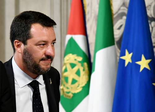 Salvini attacca Conte: "A lui lascio la poltrona, io mi tengo la dignità"