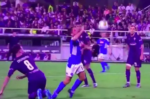 Gli arbitri armati di Var uccidono il calcio