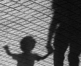 Cosenza, coppia picchia bimbo marocchino perché si era avvicinato al passeggino della figlia
