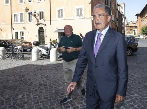 Prodi a Renzi: "La tensione cresce se si mette a rischio la stabilità"