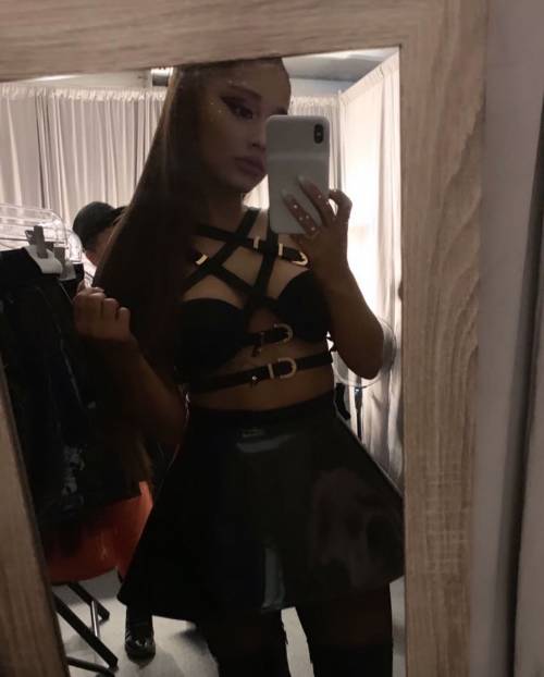 Ariana Grande sexy su Instagram